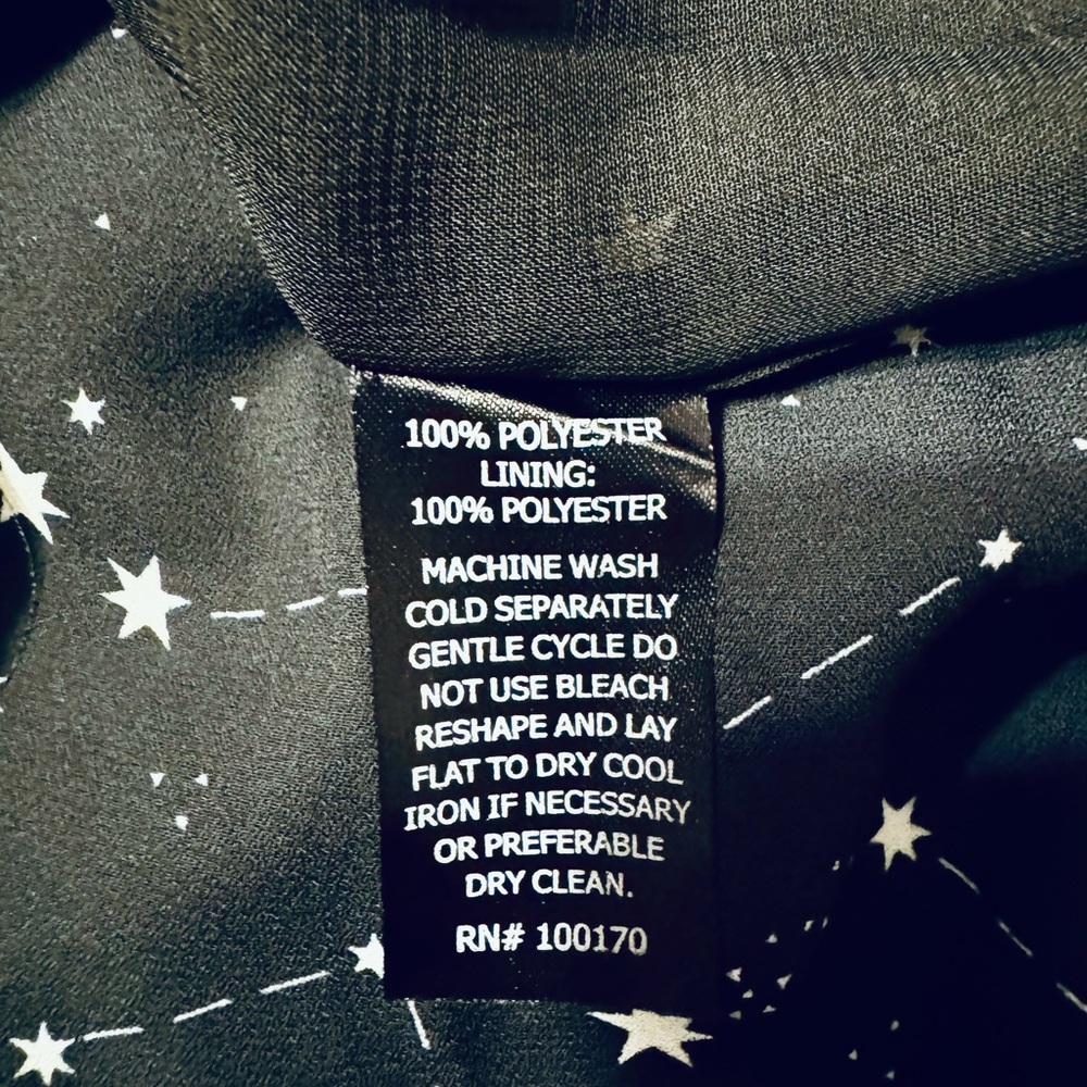 LAST CHANCE- Star blouse with triangle cutout over throat area. - Picture 6 of 6